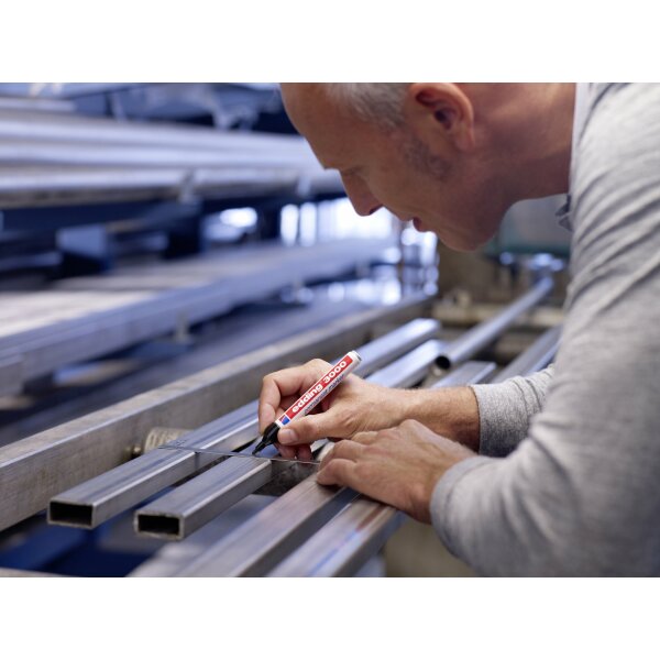 EDDING 3000 Marqueur permanent, pointe ogive, largeur de trait 1,5-3 mm noir